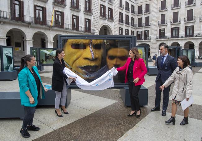 Gema Igual e Irene Agudo en el acto inaugural.