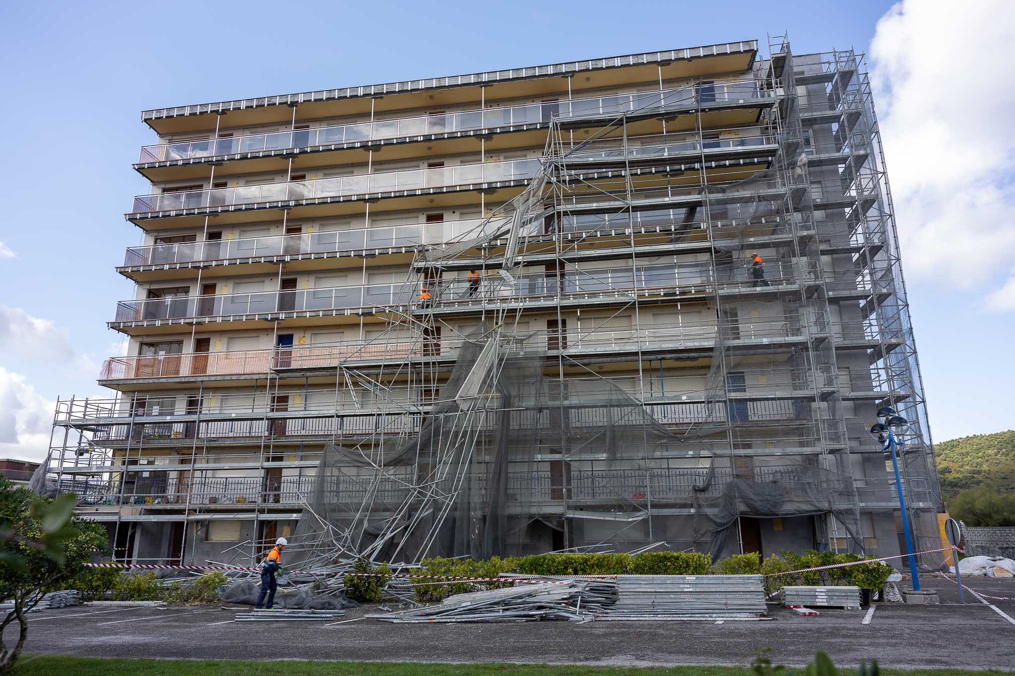 Así amaneció el edificio de Berria tras el temporal