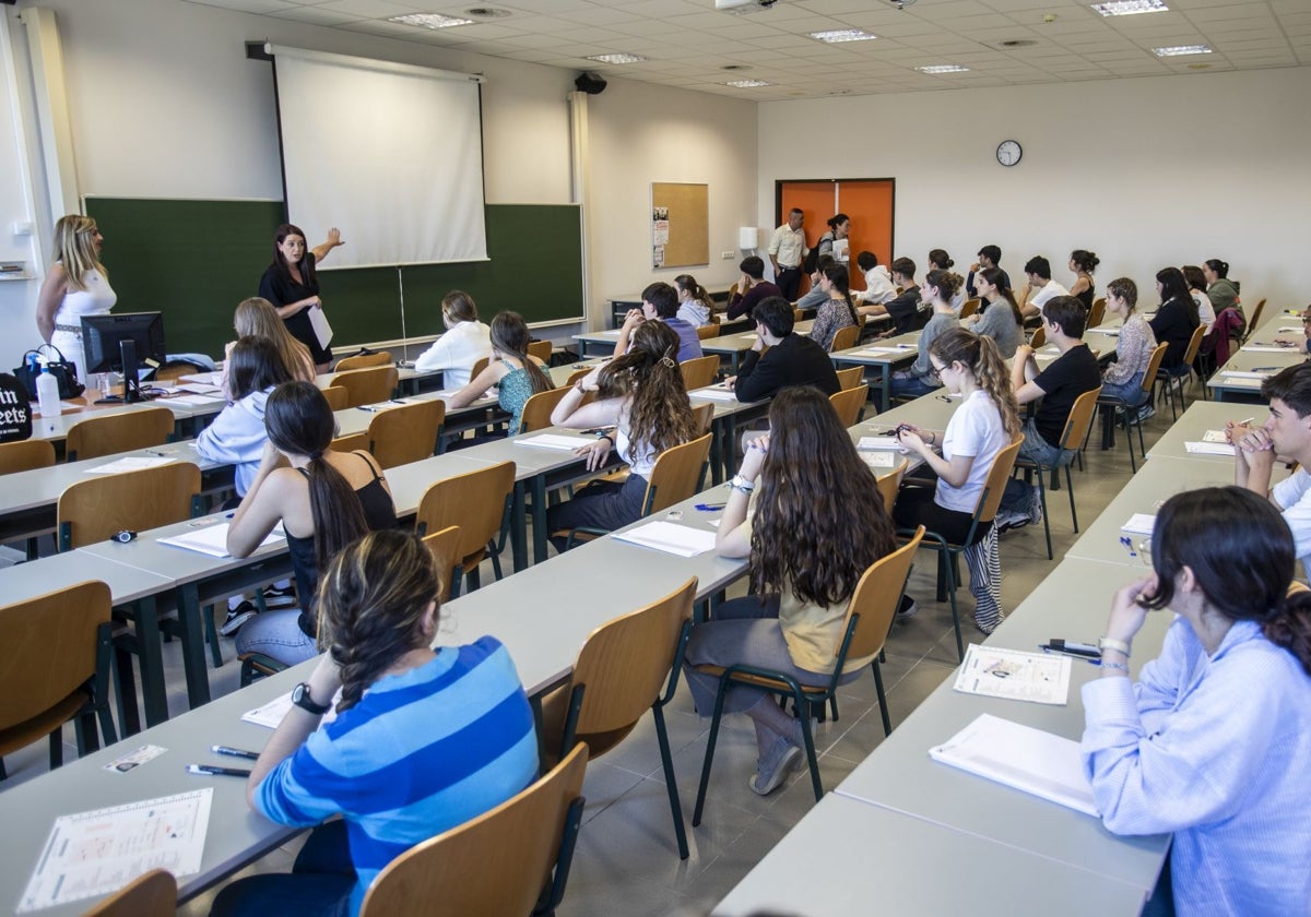 Prueba de la EBAU 2024 celebrada en las instalaciones de la UC.