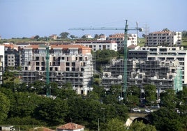 Viviendas en construcción en la S-20.