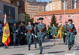 Momento del acto en honor a la Virgen del Pilar en el acuartelamiento de Campogiro, en Santander.