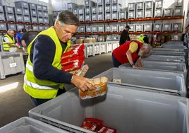 Voluntarios del banco de alimentos de Torrelavega.