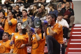 El naranja dará color a las gradas del pabellón de Torrelavega.