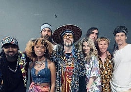 Los británicos Crystal Fighters inician mañana en Santander su gira con su último álbum de estudio, Light+.