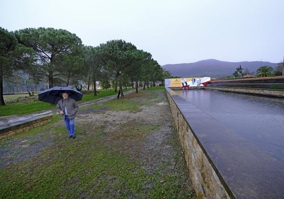 La bolera instalada en el campo de golf, junto al resto de instalaciones deportivas y naves para animales o construcciones, ya es legal.