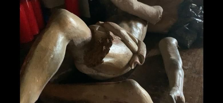 Estado en el que quedó el cristo que se cayó, una pieza artística única que quedaba del siglo XVII y que ahora está en proceso de restauración. 