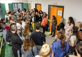 Los sanitarios opositores, en la Facultad de Económicas.