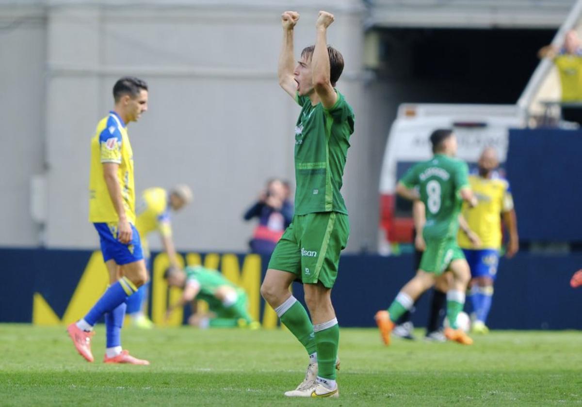 Javi Castro celebra el triunfo racinguista.