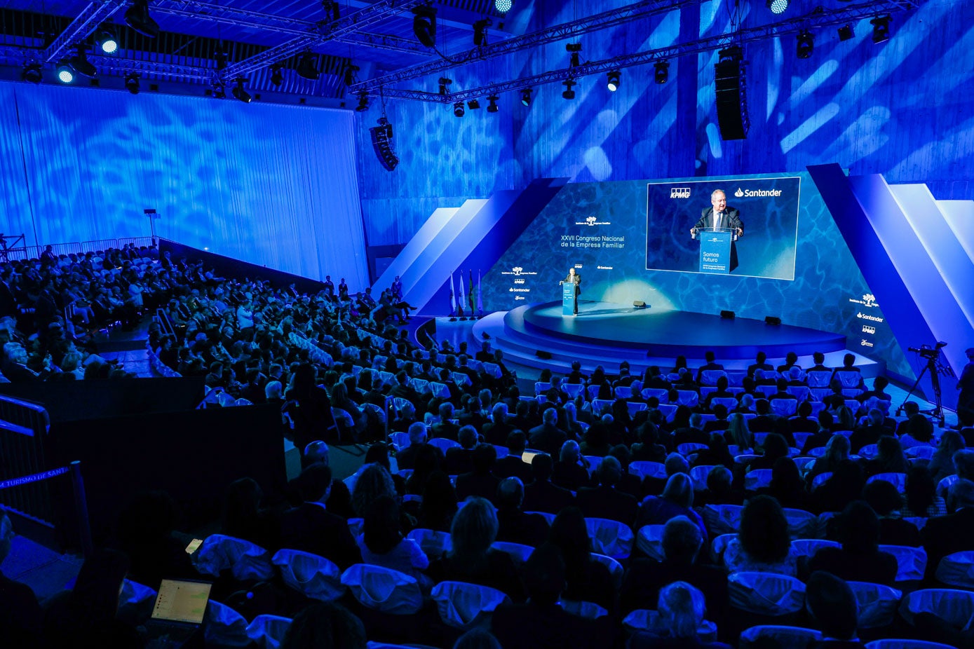 En el palacio de Exposiciones y Congresos se ha construido un gran anfiteatro para la ocasión.