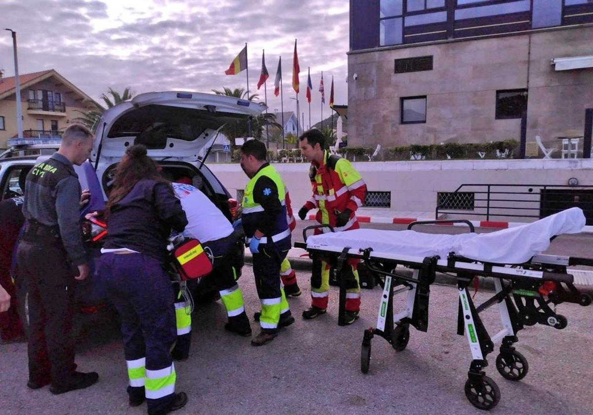 Los surfistas rescatan a una mujer con síntomas de ahogamiento en Berria