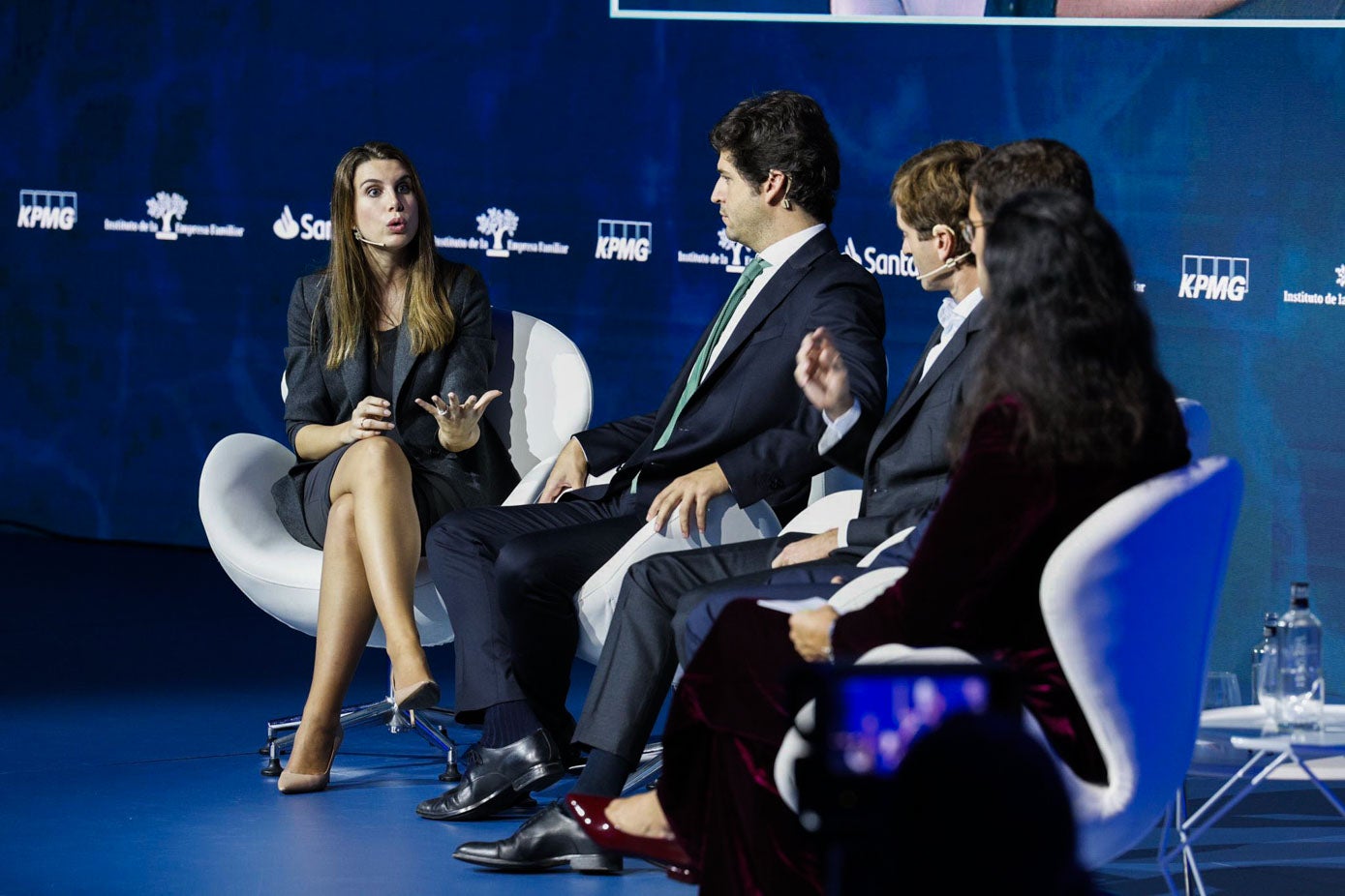 Mónica Riberas, Managing Director de Fundación Gestamp; Nacho Rivera, CEO y Co-Founder de The Overview Effect; Antonio Espinosa de los Monteros, CEO en Liux y CEO en Auara; Pablo Lara, Managing Partner de Zubi Labs Impact Venture Builder; e Inés Rovira, directora de Fórum Familiar y Proyectos Especiales del IEF.