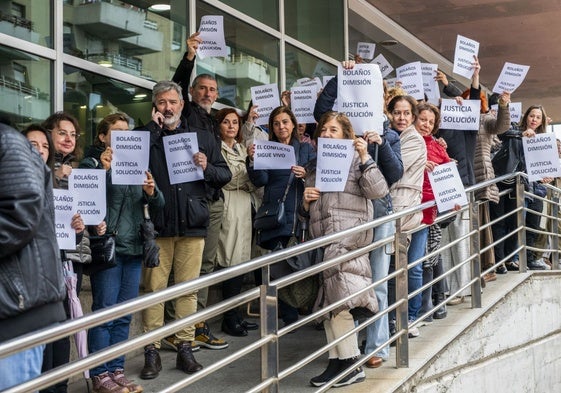 Imagen de archivo de una concentración de funcionarios de Justicia en los juzgados de las Salesas.