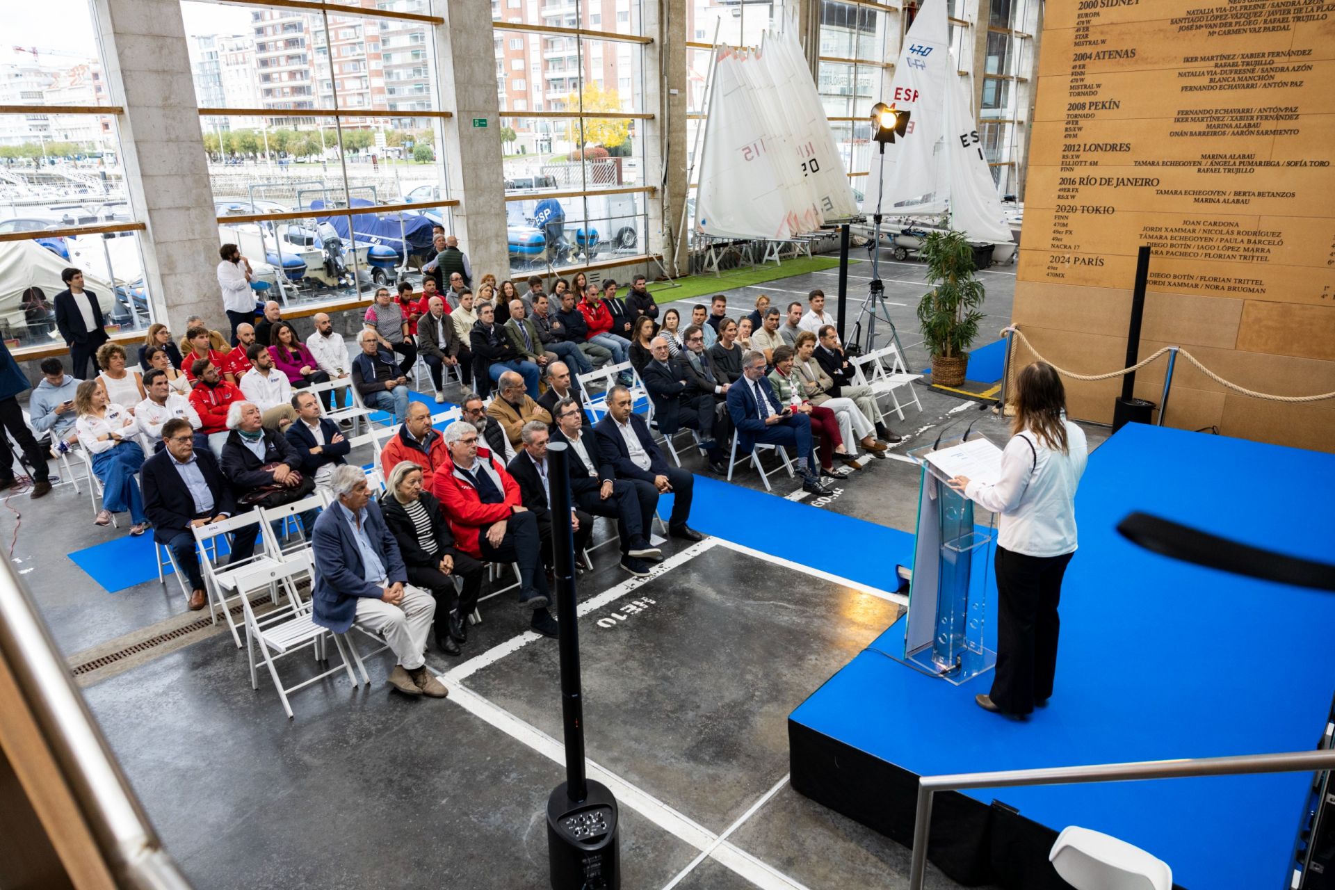 Un acto sirvió para conmemorar el 25 aniversario de la construcción del CEAR de vela.