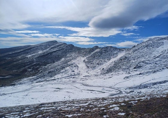 Las pistas de Alto Campoo comienzan a teñirse de blanco