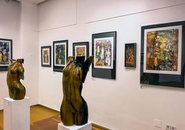 La exposición muestra obras de Pisano y de Gómez Fernández que comparten motivos, técnicas y gamas cromáticas.