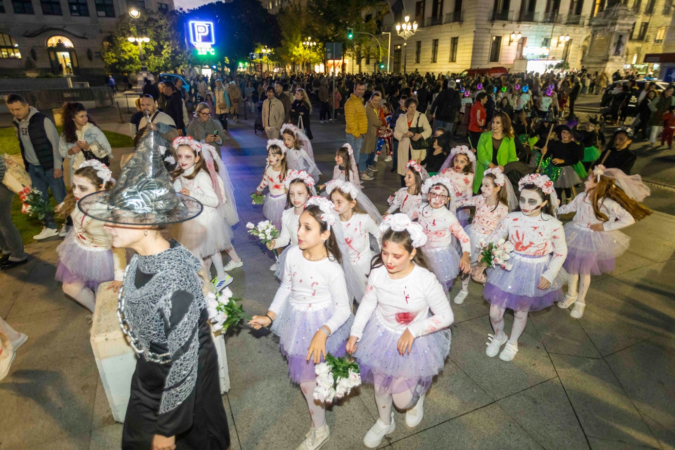 La escuela Belin Cabrillo mostró sus coreografías con disfraces de novias cadáver.