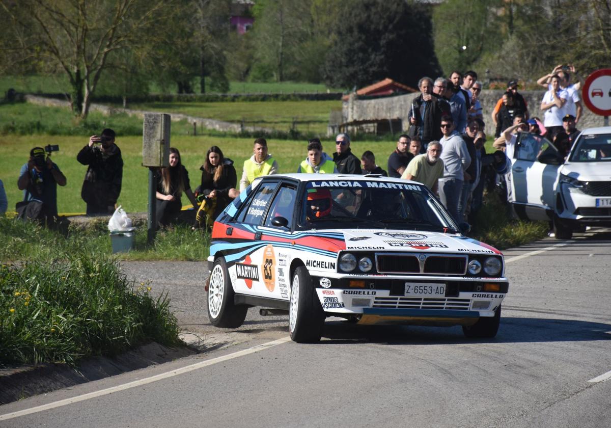 El Lancia Delta Integrale del cántabro Óscar Martínez es un habitual en la prueba de Hoznayo.