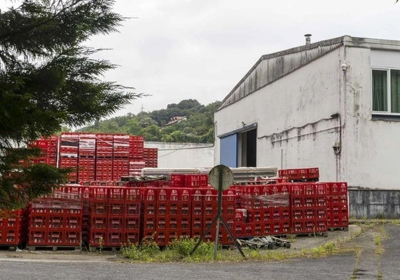 Exterior de la planta embotelladora de Manantial de Fuencaliente, cuya marca comercial es Agua de Solares.