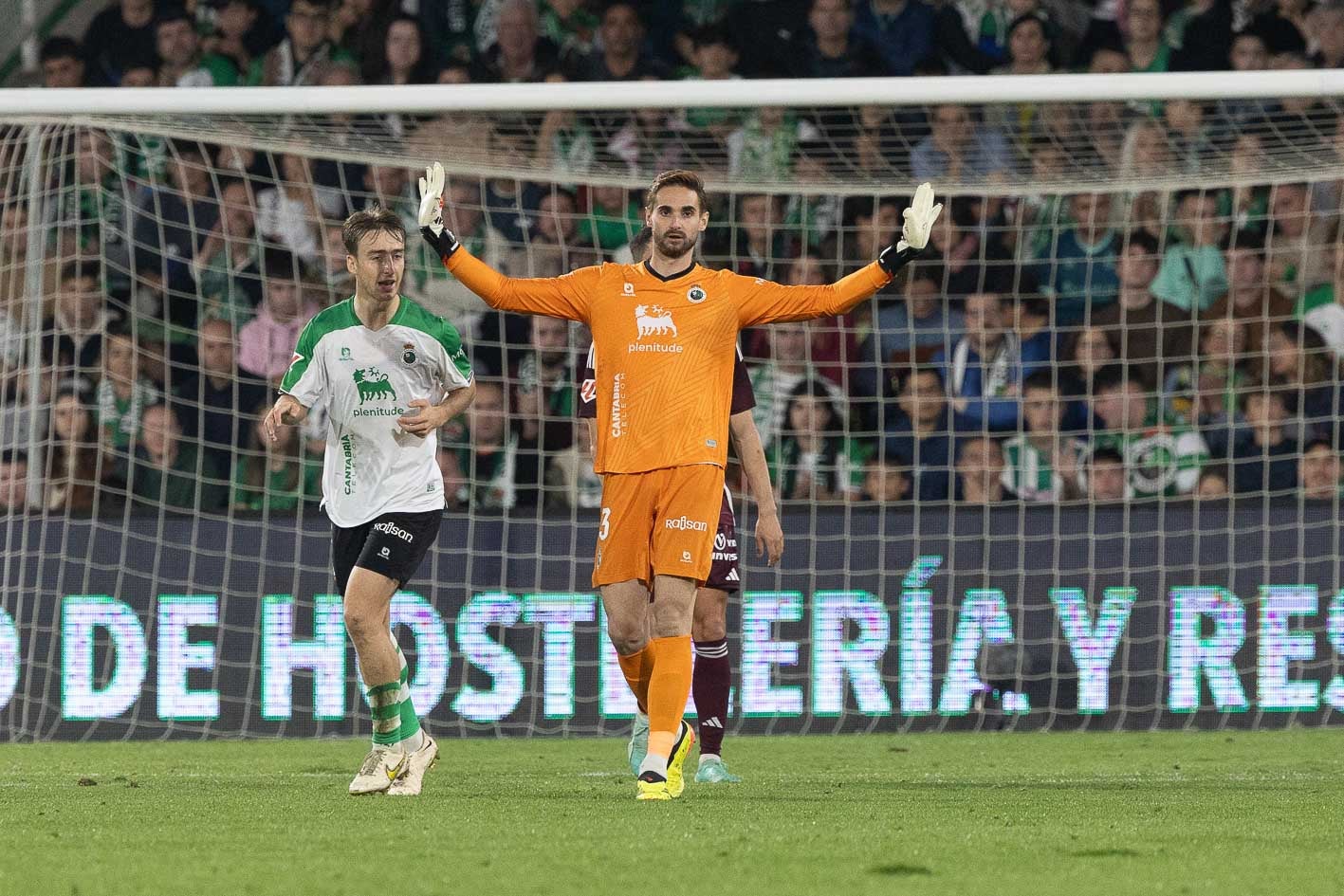 Ezkieta, junto a Javi Castro, en un momento del partido. 