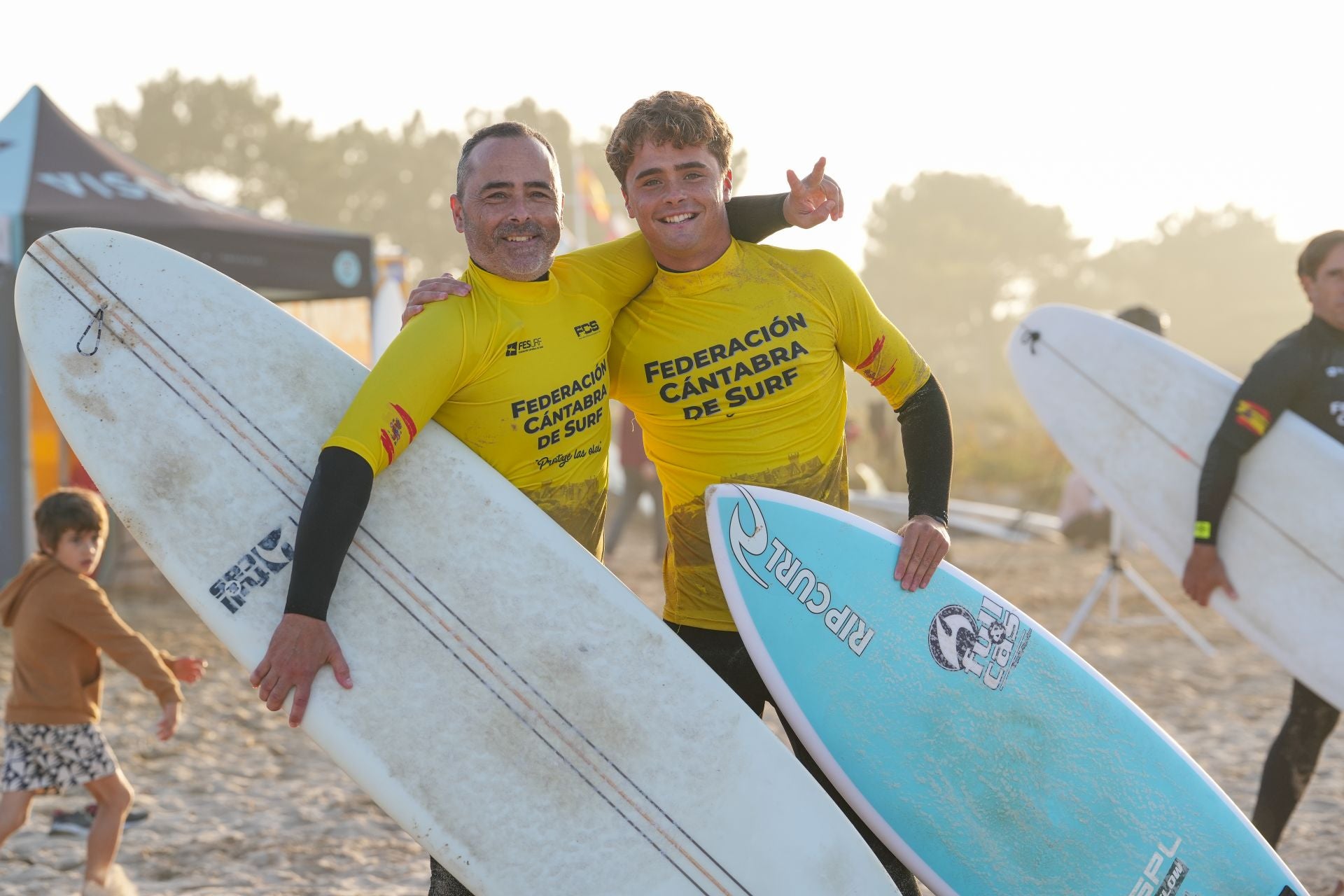 Mario Rasines compite junto a su padre.