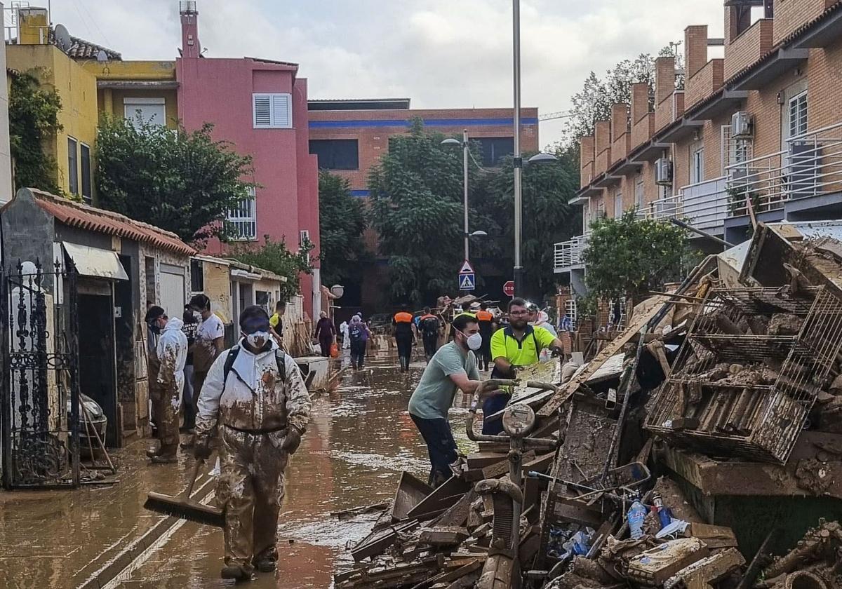 Trabajos de limpieza que están desarrollando en las zonas afectadas.