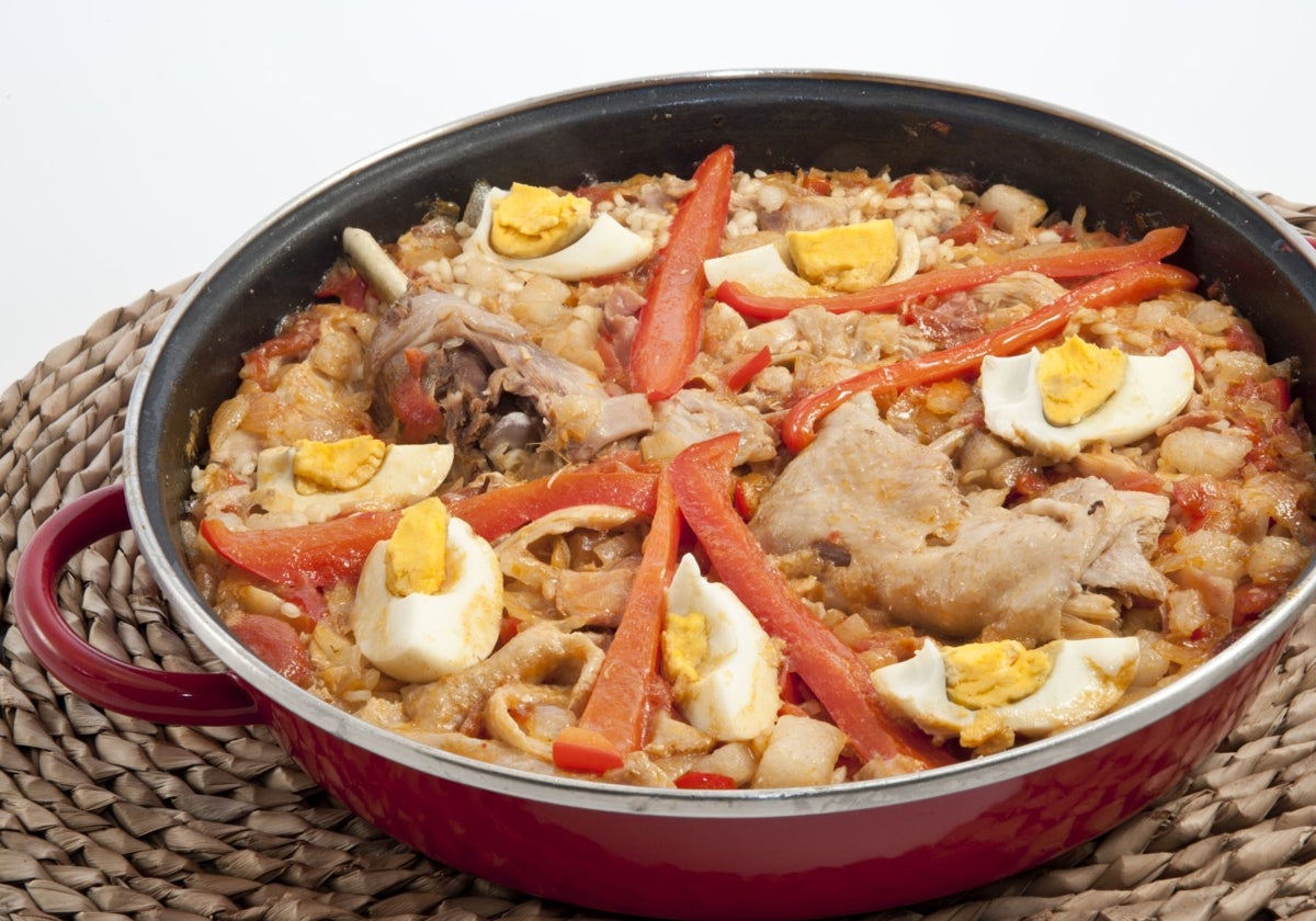 Gallina con arroz, un plato perfecto para cualquier temporada del año.