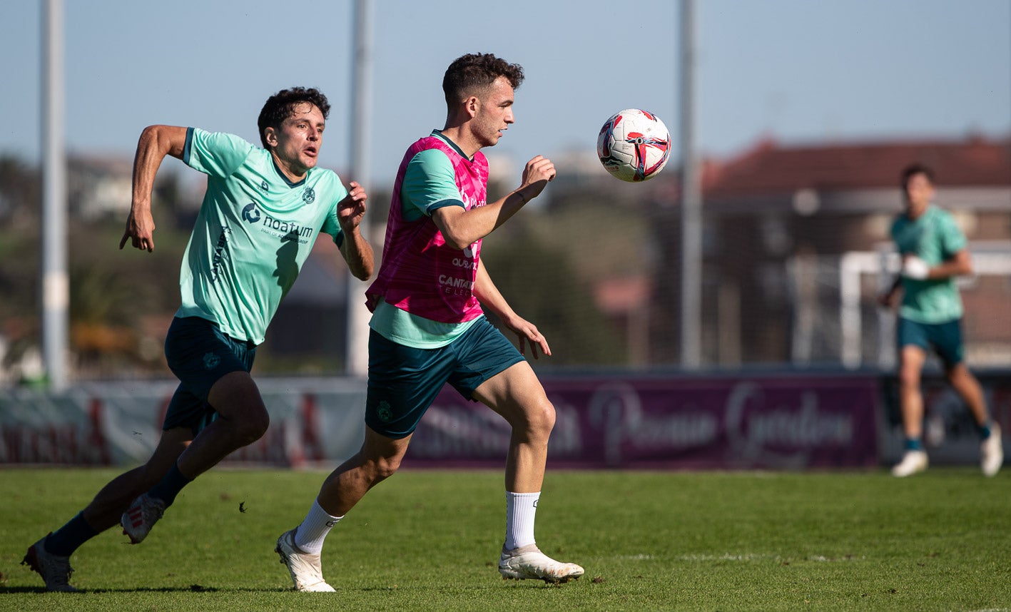 Sangalli persigue a Íñigo Vicente.