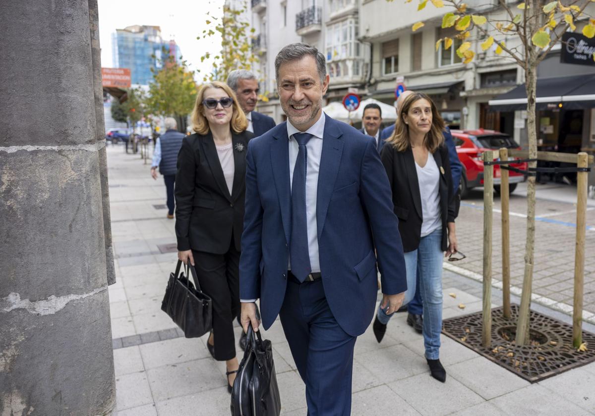 El consejero de Cultura, Luis Martínez Abad, antes de la rueda de prensa de este viernes.