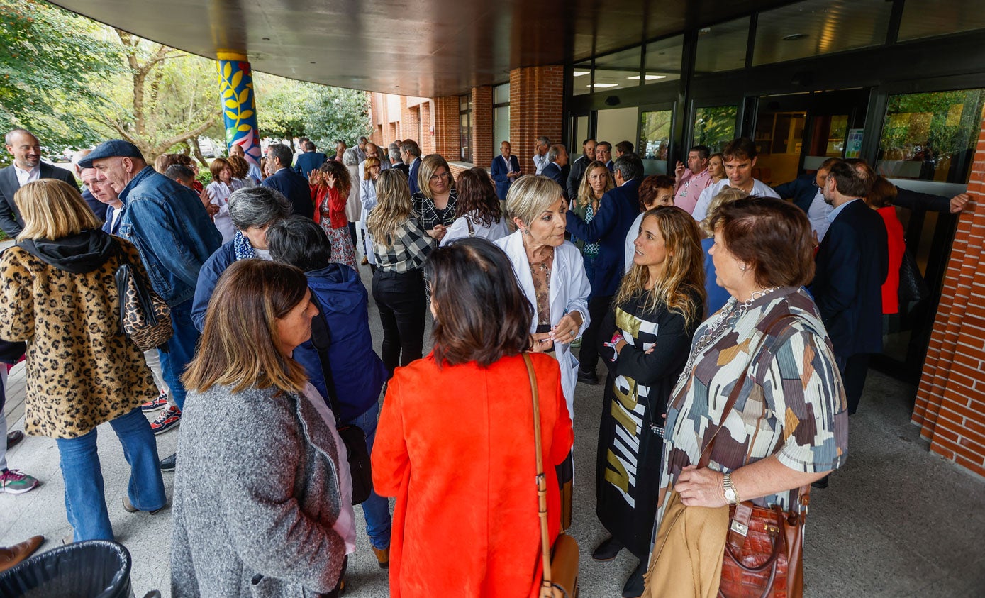 Participantes en los actos del 30 aniversario del hospital.