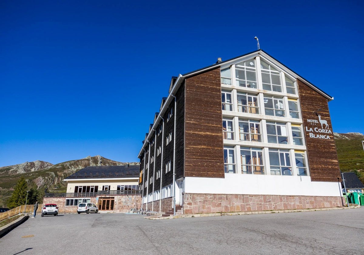 Exterior de las instalaciones de La Corza Blanca, ubicadas en Alto Campoo.