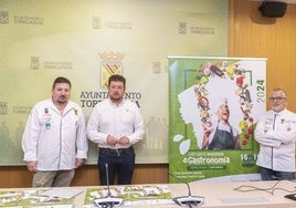 Álex Gutiérrez, Jesús Sánchez y Floren Bueyes en el acto de presentación.