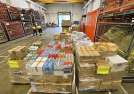 Base de Salvamento Marítimo: en Nueva Montaña (Santander) se almacenan centenares de cajas con productos donados que esperan enviarse a Valencia.