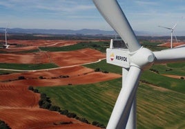 Imagen de archivo de un aerogenerador de la compañía Repsol.