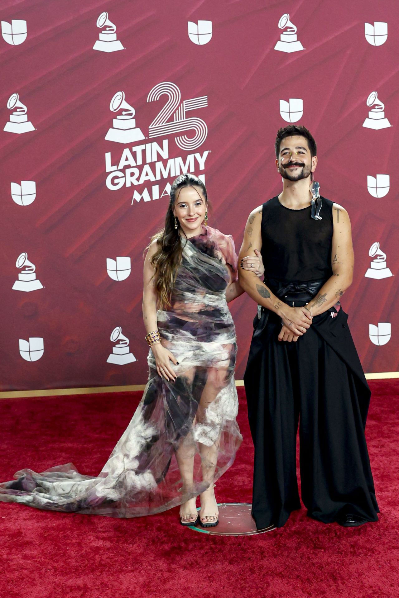 La pareja de cantantes Evaluna Montaner y Camilo.