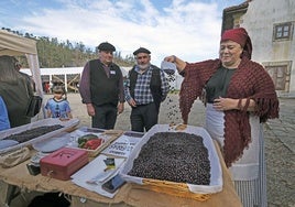 En la fiesta hay 180 puestos que ofrecen todo tipo de productos tradicionales.