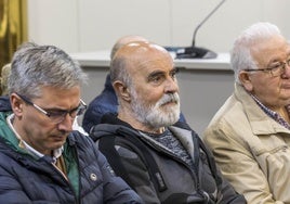 Los exalcaldes Iván González, Rufino Díaz Helguera y Fernando Muguruza, en la primera sesión del juicio de los 'sobresueldos'.