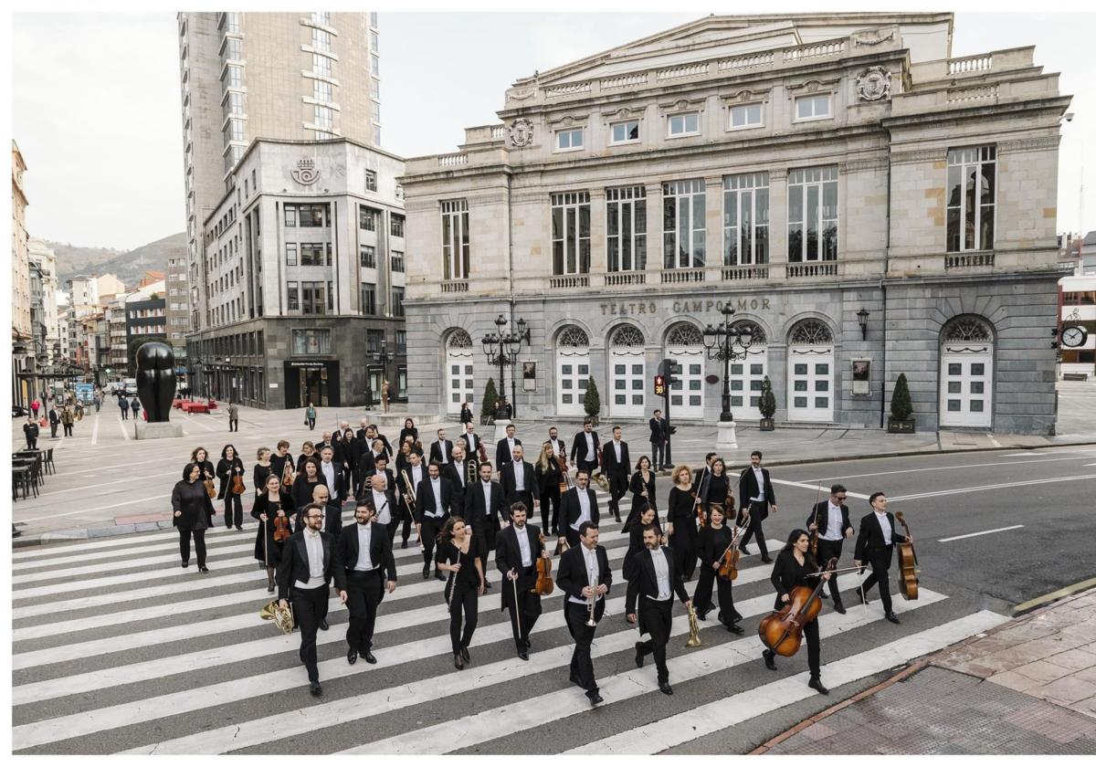 Miembros de la orquesta Filarmonía de Oviedo que este viernes ofrecerán un concierto en Santander.