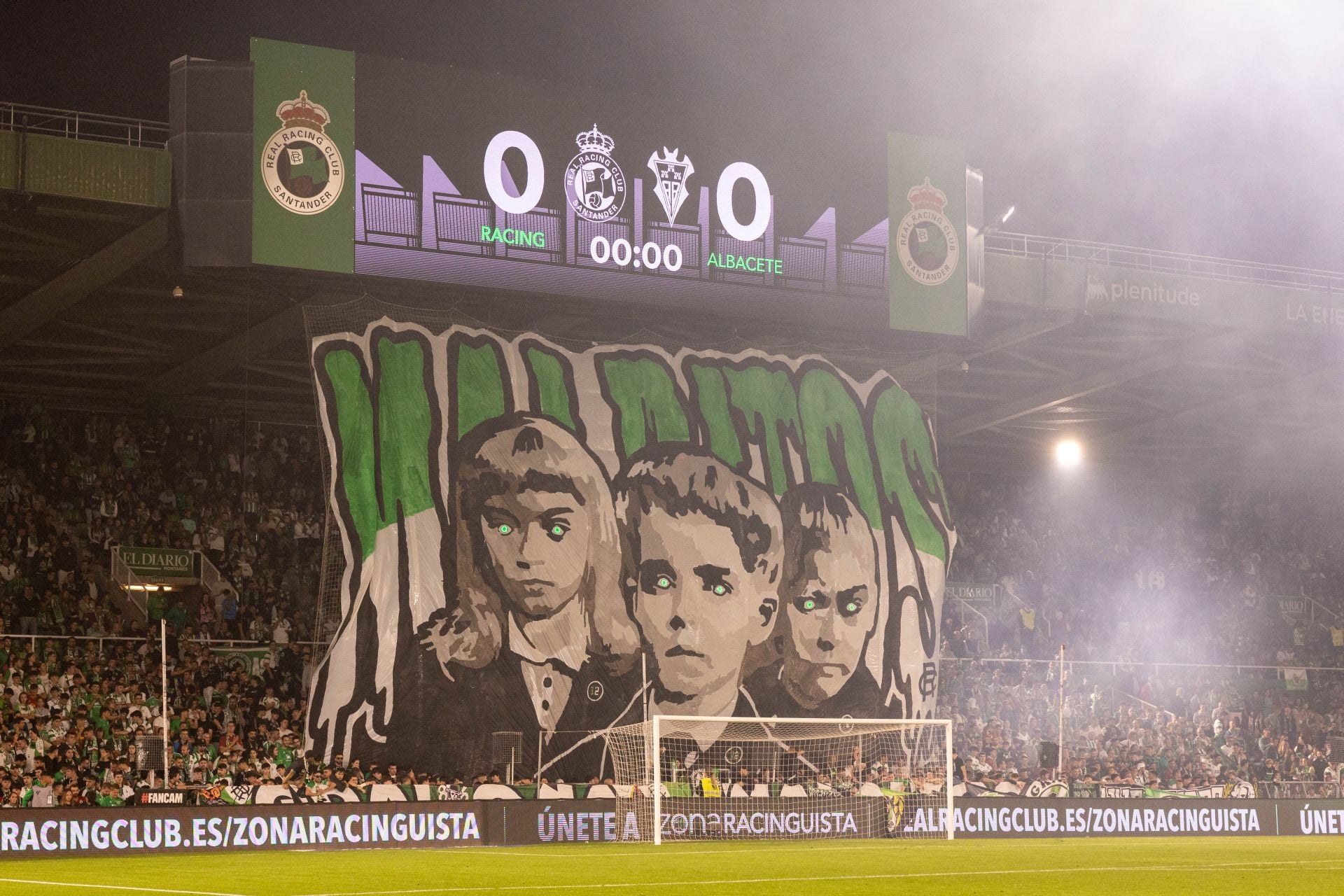 El tifo que se exhibió en los Campos de Sport ante el Albacete en la jornada 13 fue único en España, con iluminación, efectos de humo y música. 