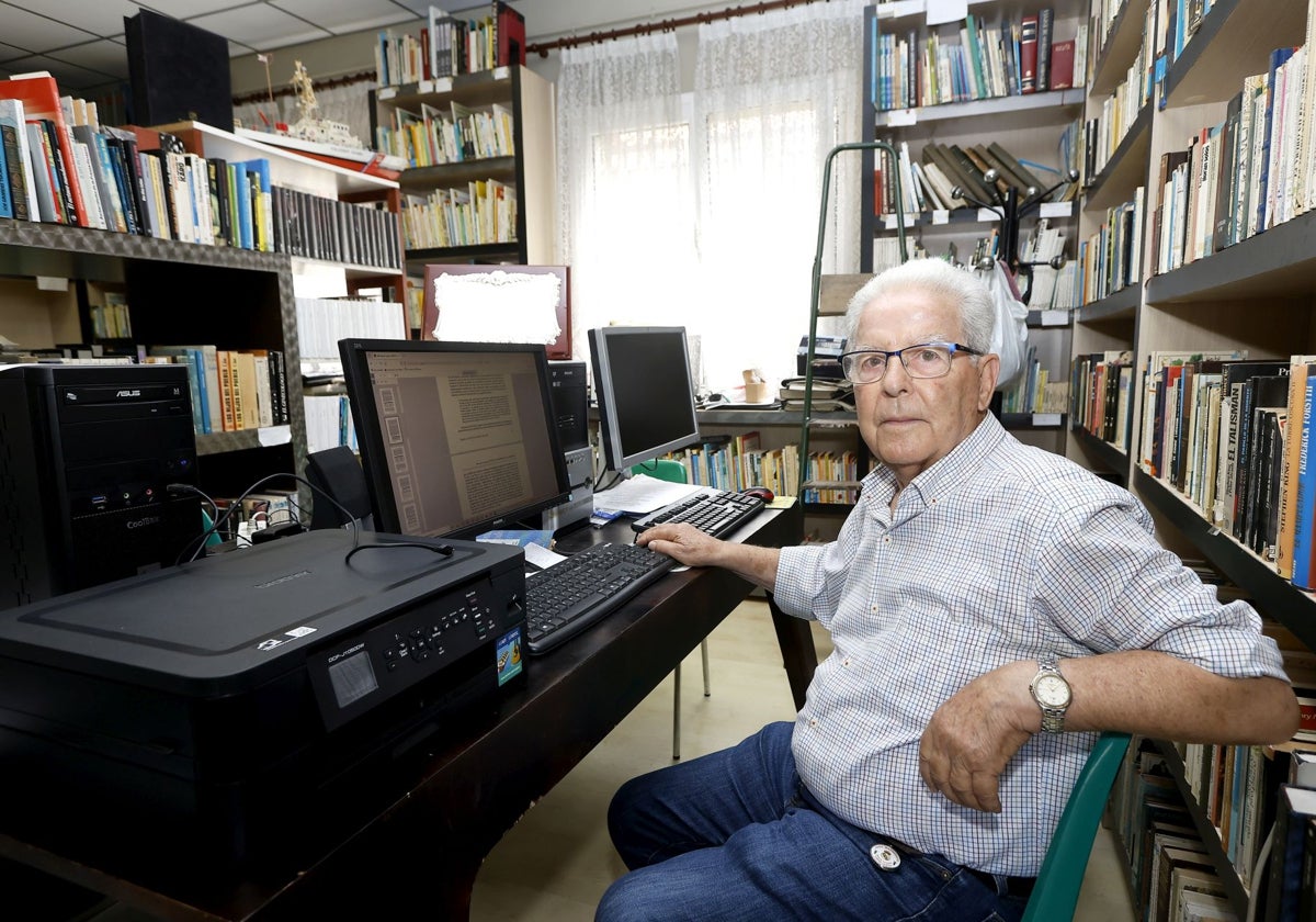 Manuel Ortiz, director de la Rondalla Senior del Ayuntamiento de Torrelavega.