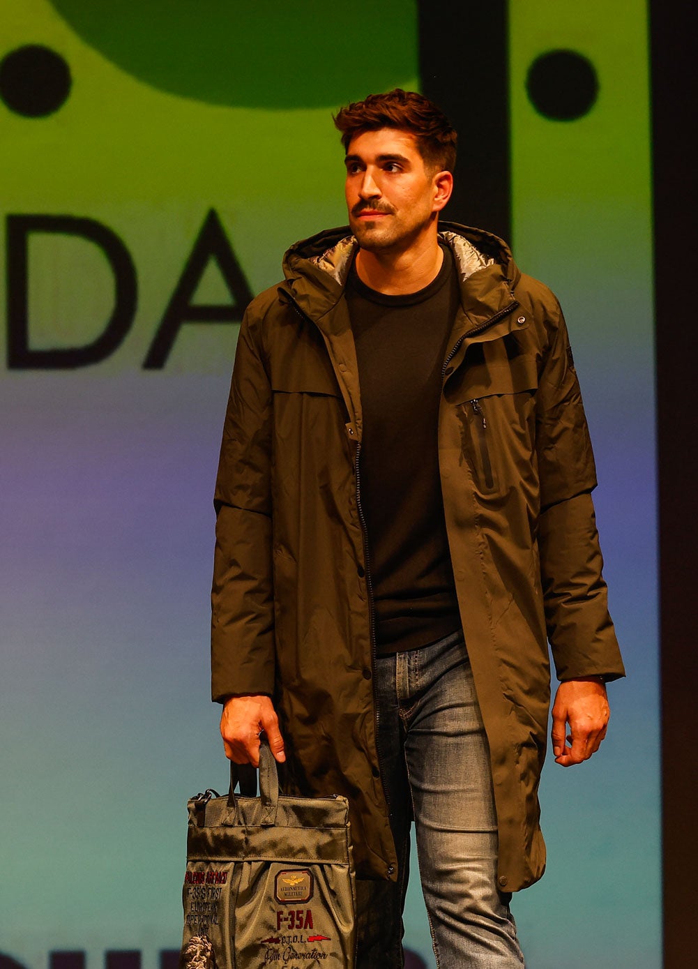 Juanjo Fernández con ropa de la firma local José Luis Guerra.