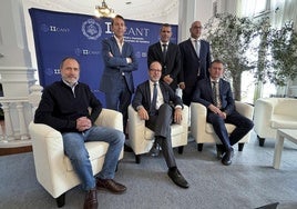 Enrique Abad, director gerente Atecsol; Jorge Alonso, director planta Nissan Cantabria; Fernando Rodríguez, decano del Colegio de Ingenieros Industriales; Iñaki Calvo, director Seg Automotive Spain; Óscar Herrero, manager Birla Carbon Spain; y Rafael Piedra, director técnico Grupo GSW.