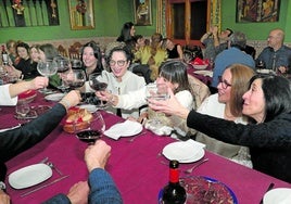 Hostelería. Las cenas de empresa de Navidad comienza a celebrarse en noviembre.