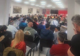 Imagen de la asamblea celebrada este sábado en la que se ha tomado la decisión de aplazar la huelga.