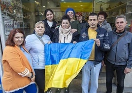 De izquierda a derecha, Marina Baeva, Natalia, Marina, Snizhana Likhtey, Ángela Levdikova, Natalia, Marina Likhtey, Mykhaylo y Vladimir.