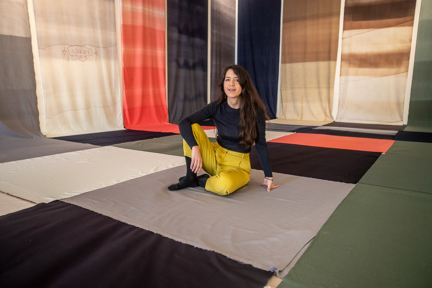 Belén Rodríguez (Valladolid, 1981) presenta su proyecto 'Chaqueta de granjero' en la que ha estudiado diversos textiles artesanales provenientes de la tradición japonesa para defender un estilo de vida sencillo.