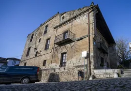 Casa del Corro en la plaza de San Pedro en Comillas.