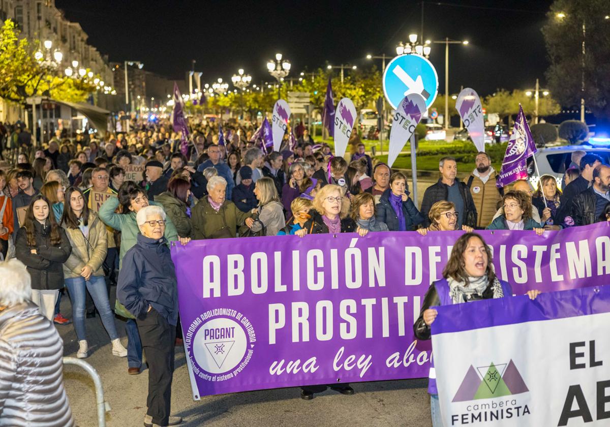 Cantabria vuelve a la calle para sumar su voz contra la violencia machista