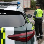 Agente de la Guardia Civil de Tráfico en un control.