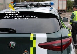 Agente de la Guardia Civil de Tráfico en un control.