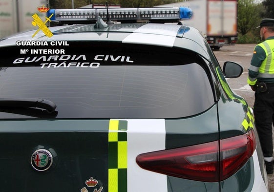 Agente de la Guardia Civil de Tráfico en un control.